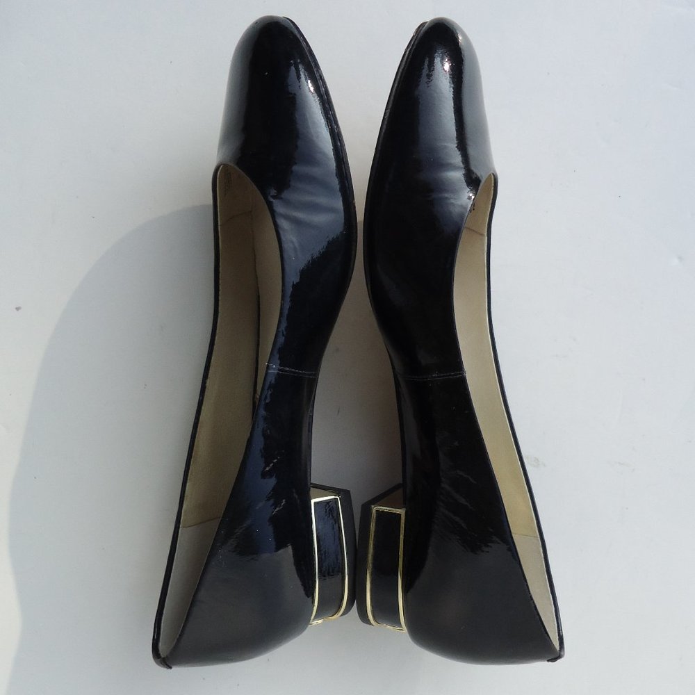 SIZE 7.5M. MICHAEL Michael Kors patent leather shoes. - Picture 8 of 16